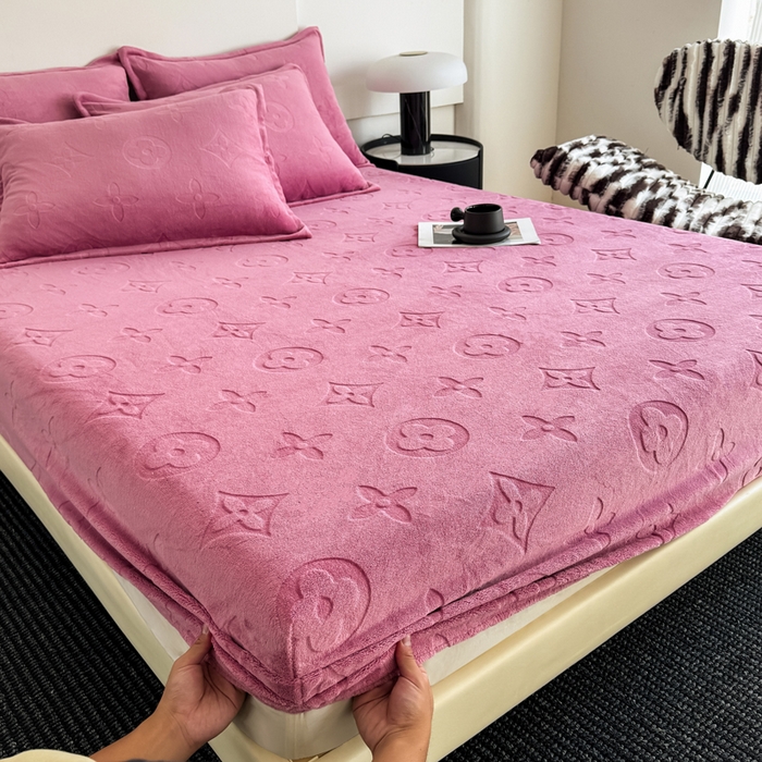 91家纺网 家纺一手货源 找家纺 （总）三悦四季 2025新款200克加厚牛奶绒剪花床笠跨境直播爆款