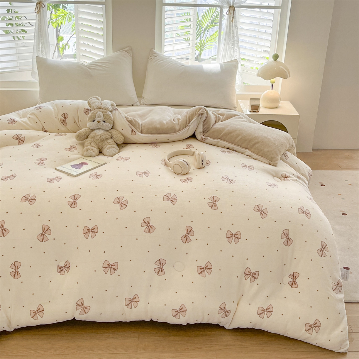 91家纺网 家纺一手货源 找家纺 换种生活 2025新款A类牛奶绒夹棉冬被被子被芯 福叠结-奶咖