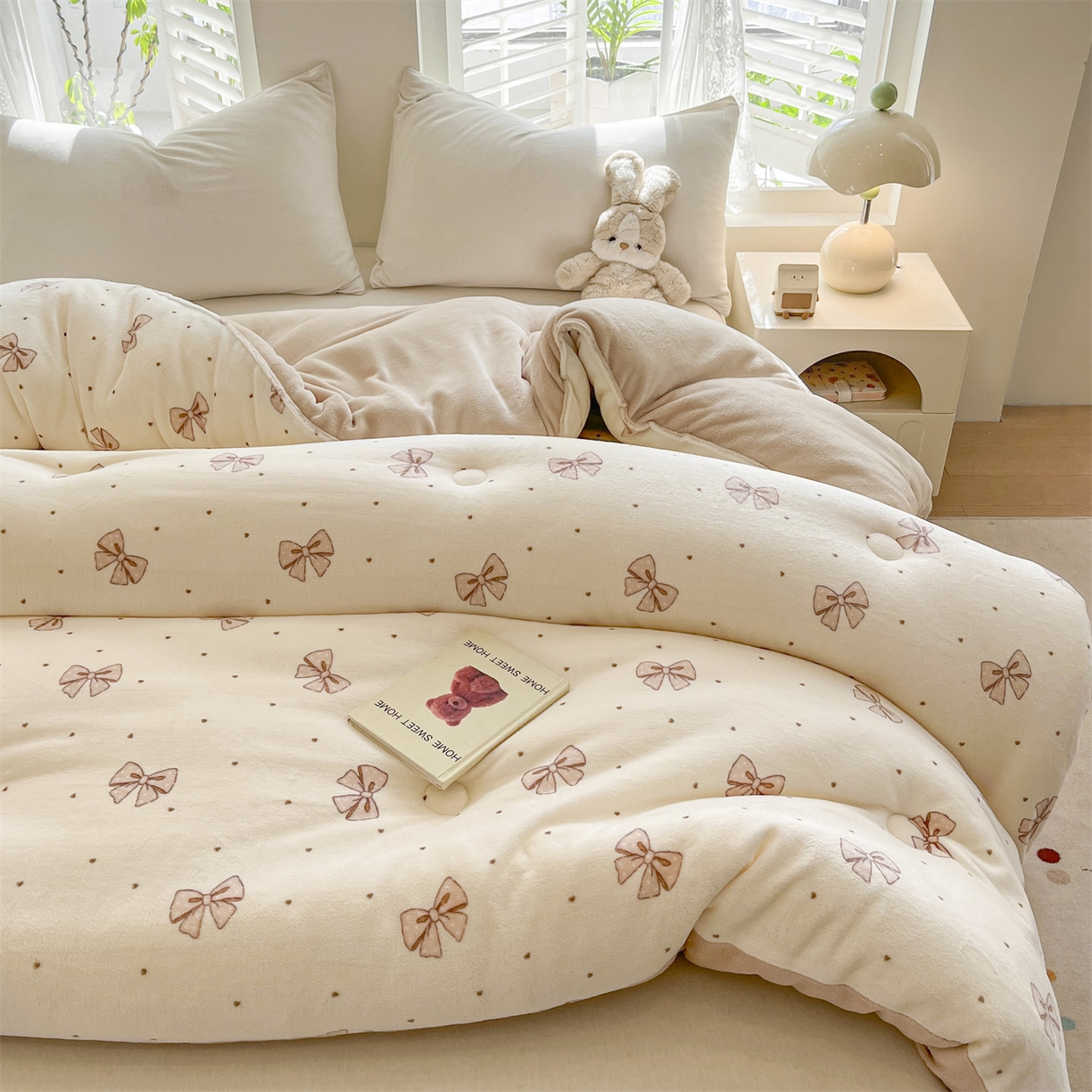 91家纺网 家纺一手货源 找家纺 换种生活 2025新款A类牛奶绒夹棉冬被被子被芯 福叠结-奶咖