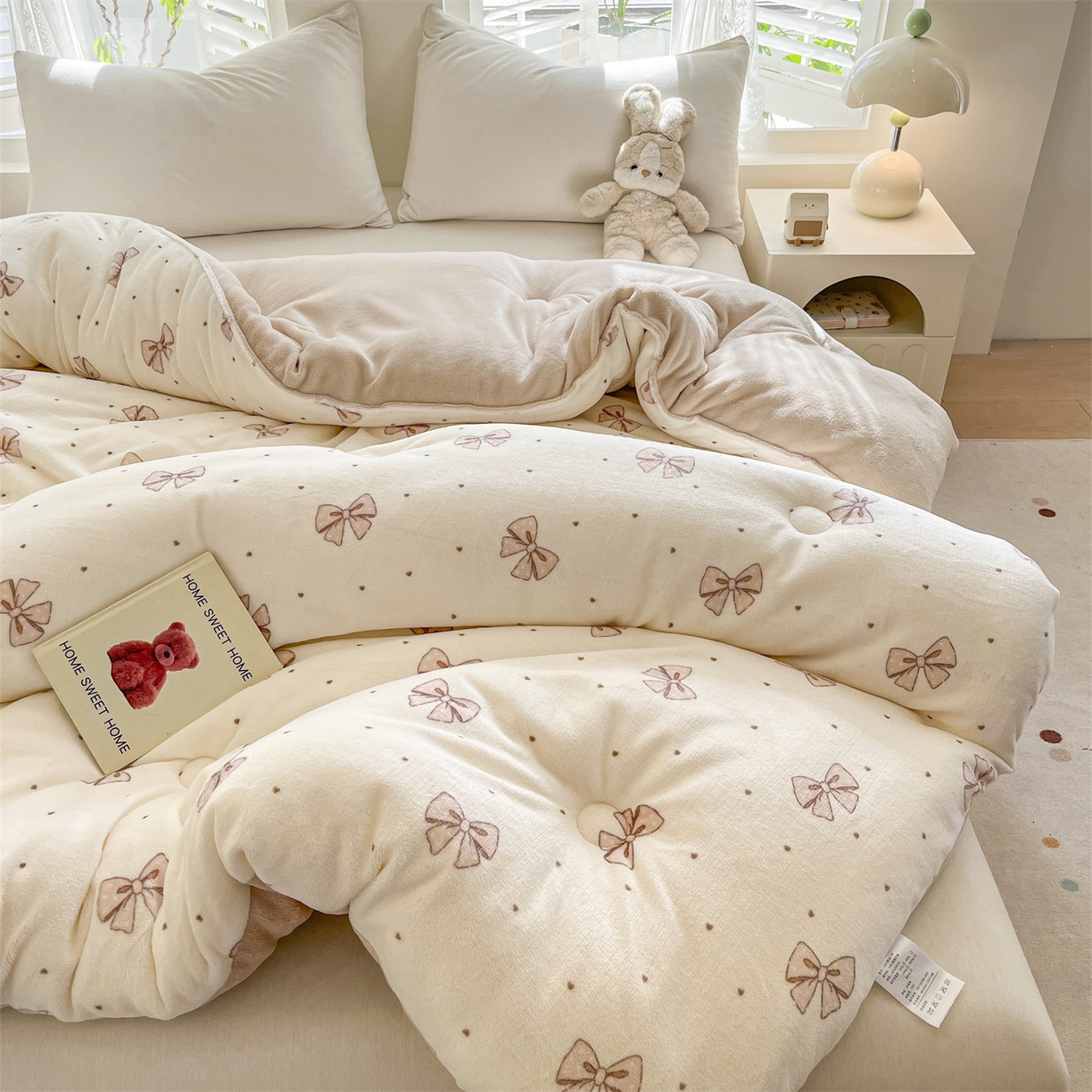 91家纺网 家纺一手货源 找家纺 换种生活 2025新款A类牛奶绒夹棉冬被被子被芯 福叠结-奶咖