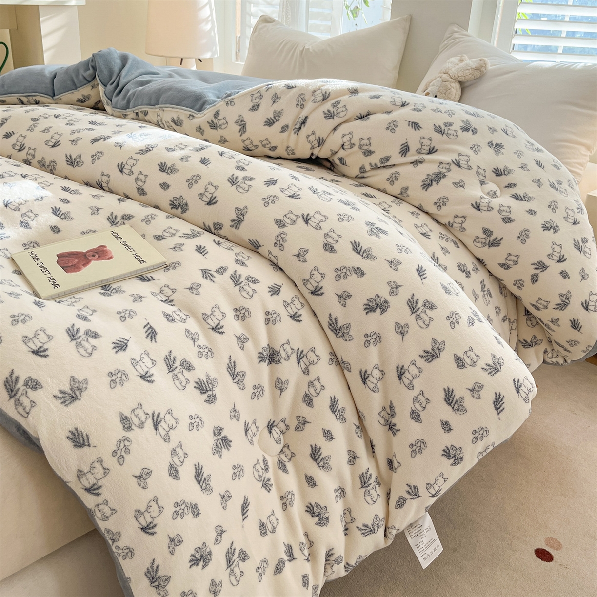 91家纺网 家纺一手货源 找家纺 换种生活 2025新款A类牛奶绒夹棉冬被被子被芯 安吉拉