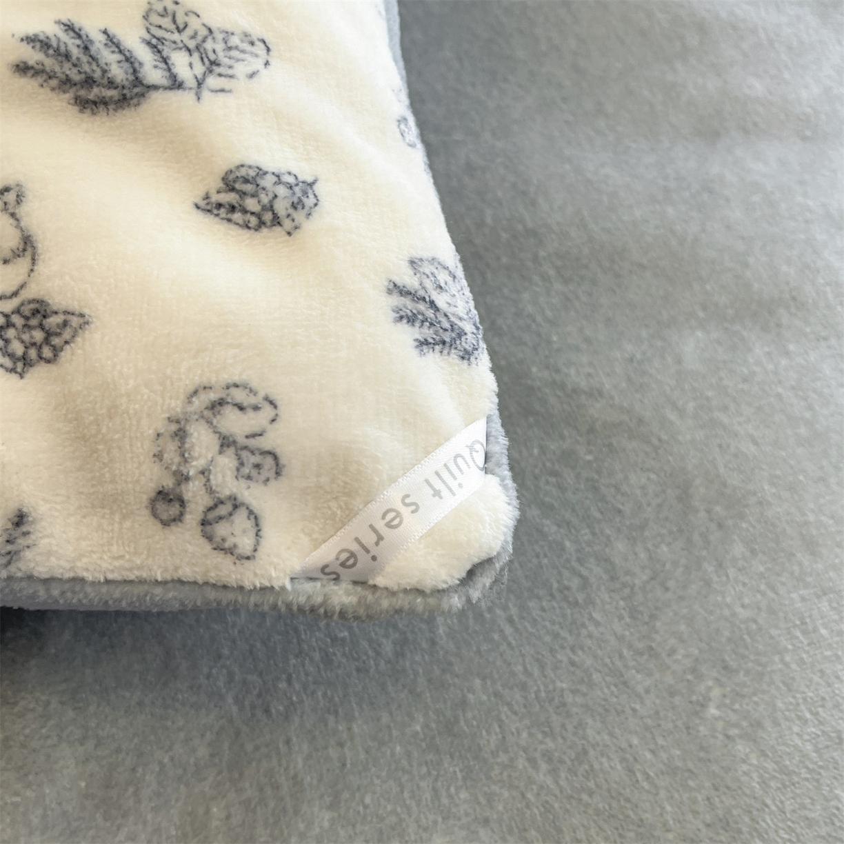 91家纺网 家纺一手货源 找家纺 换种生活 2025新款A类牛奶绒夹棉冬被被子被芯 安吉拉