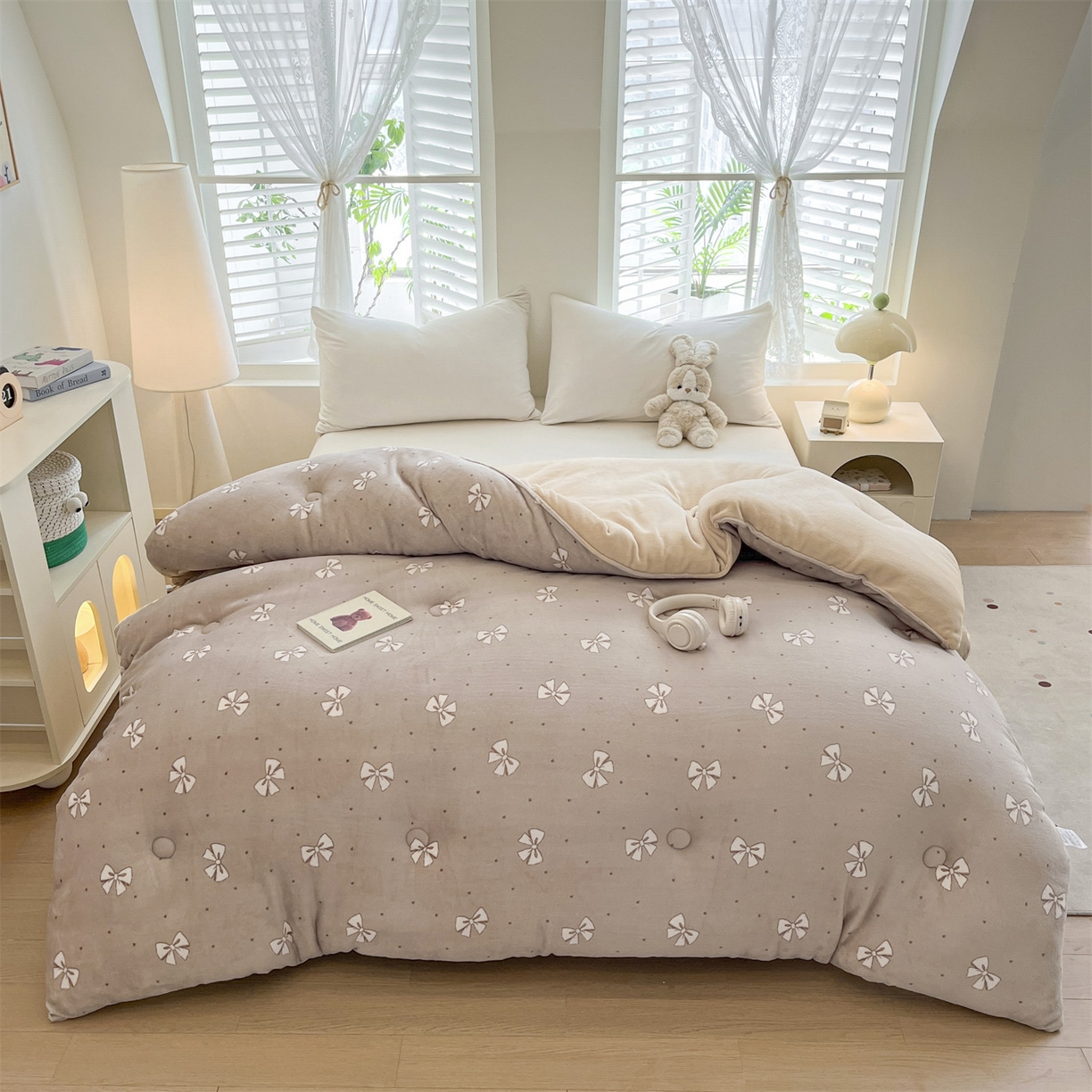 91家纺网 家纺一手货源 找家纺 换种生活 2025新款A类牛奶绒夹棉冬被被子被芯 福叠结-哑灰