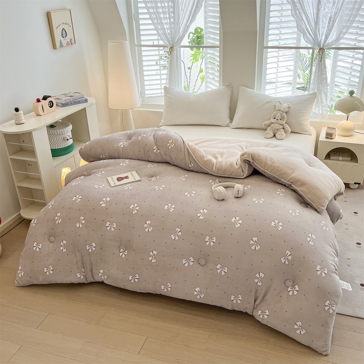 91家纺网 家纺一手货源 找家纺 换种生活 2025新款A类牛奶绒夹棉冬被被子被芯 福叠结-哑灰