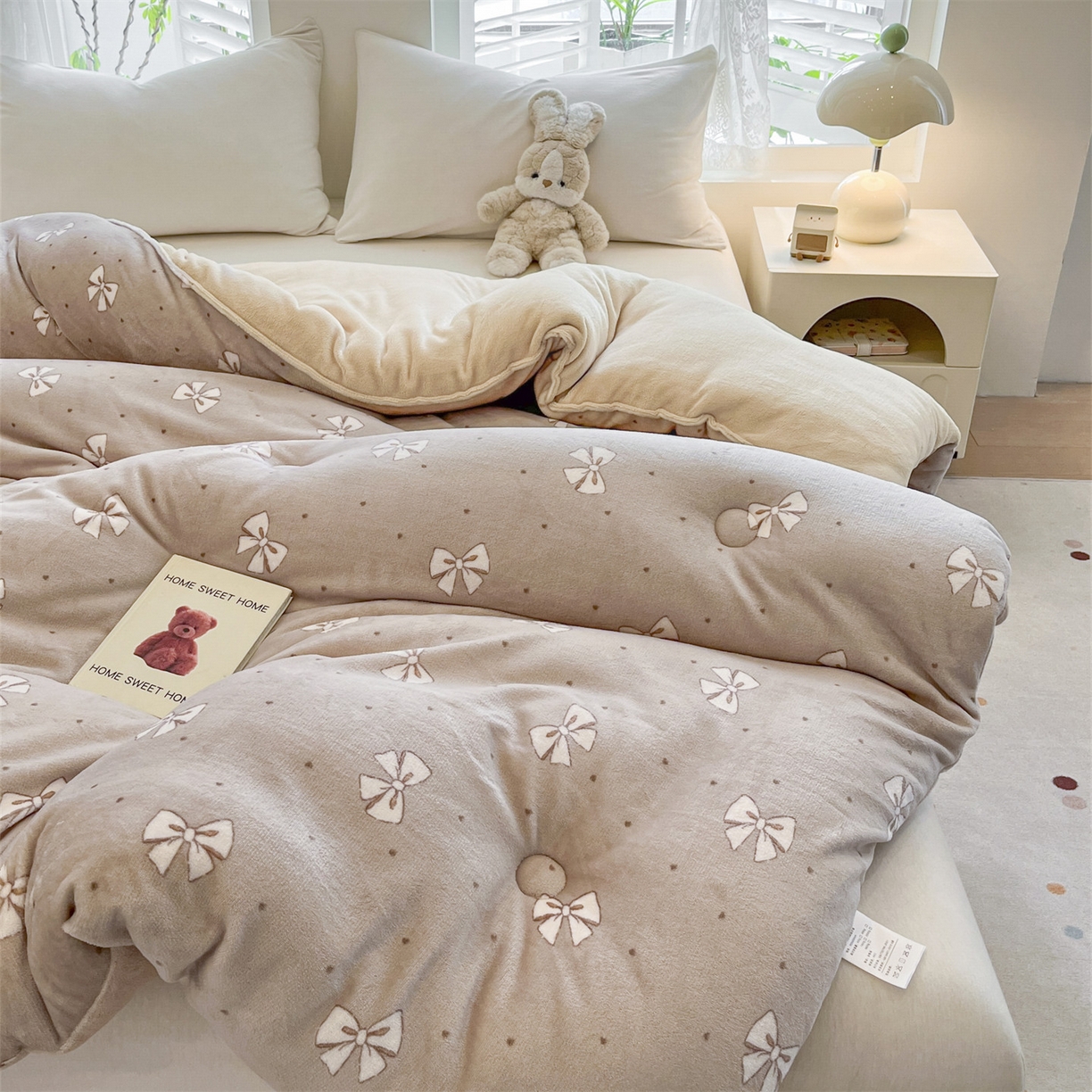 91家纺网 家纺一手货源 找家纺 换种生活 2025新款A类牛奶绒夹棉冬被被子被芯 福叠结-哑灰