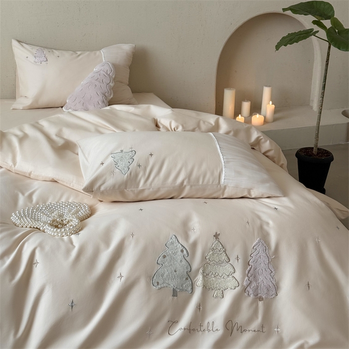 91家纺网 家纺一手货源 找家纺 鹿班家居 2025新款秋冬款100S全棉磨毛毛巾绣系列四件套-椰树奶冻 奶油色