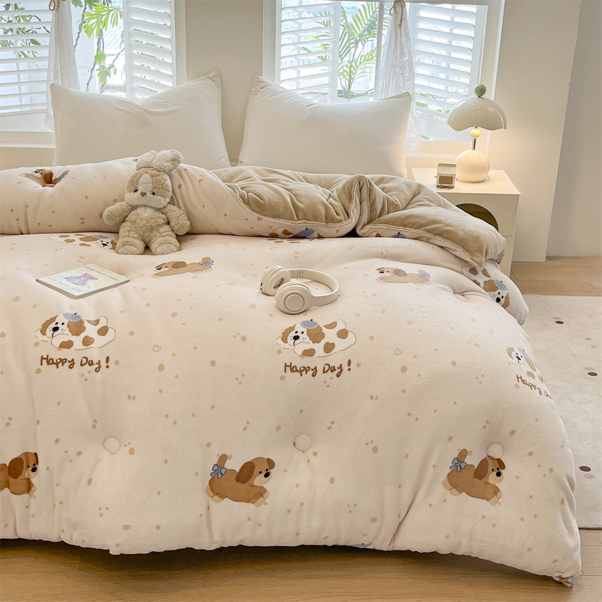 91家纺网 家纺一手货源 找家纺 换种生活 2025新款A类牛奶绒夹棉冬被被子被芯 欢乐小狗