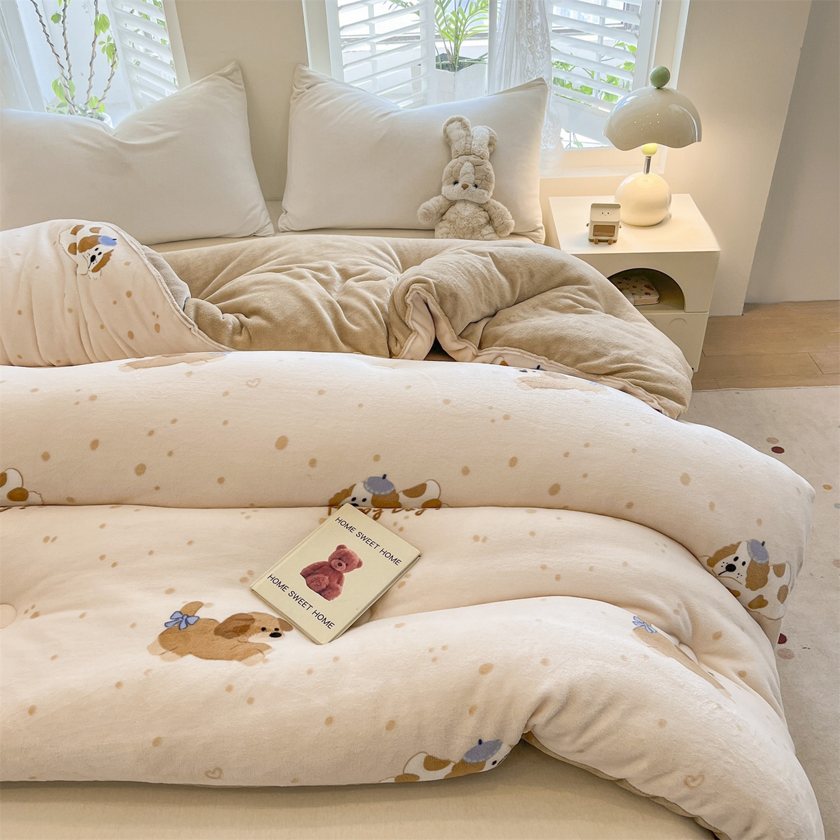 91家纺网 家纺一手货源 找家纺 换种生活 2025新款A类牛奶绒夹棉冬被被子被芯 欢乐小狗