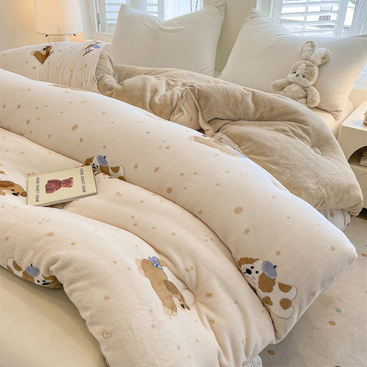 91家纺网 家纺一手货源 找家纺 换种生活 2025新款A类牛奶绒夹棉冬被被子被芯 欢乐小狗