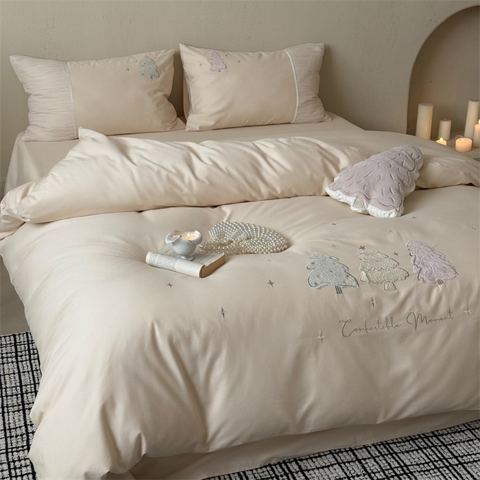 91家纺网 家纺一手货源 找家纺 鹿班家居 2025新款秋冬款100S全棉磨毛毛巾绣系列四件套-椰树奶冻 奶油色