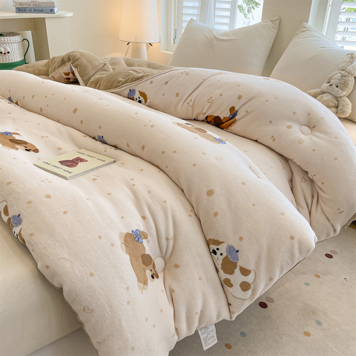 91家纺网 家纺一手货源 找家纺 换种生活 2025新款A类牛奶绒夹棉冬被被子被芯 欢乐小狗