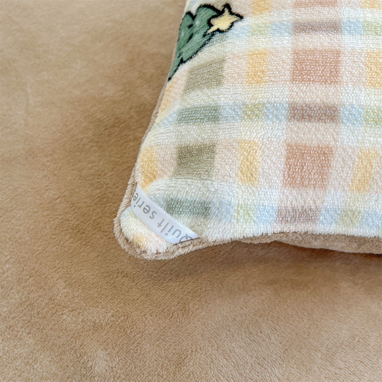 91家纺网 家纺一手货源 找家纺 换种生活 2025新款A类牛奶绒夹棉冬被被子被芯 假日喵喵