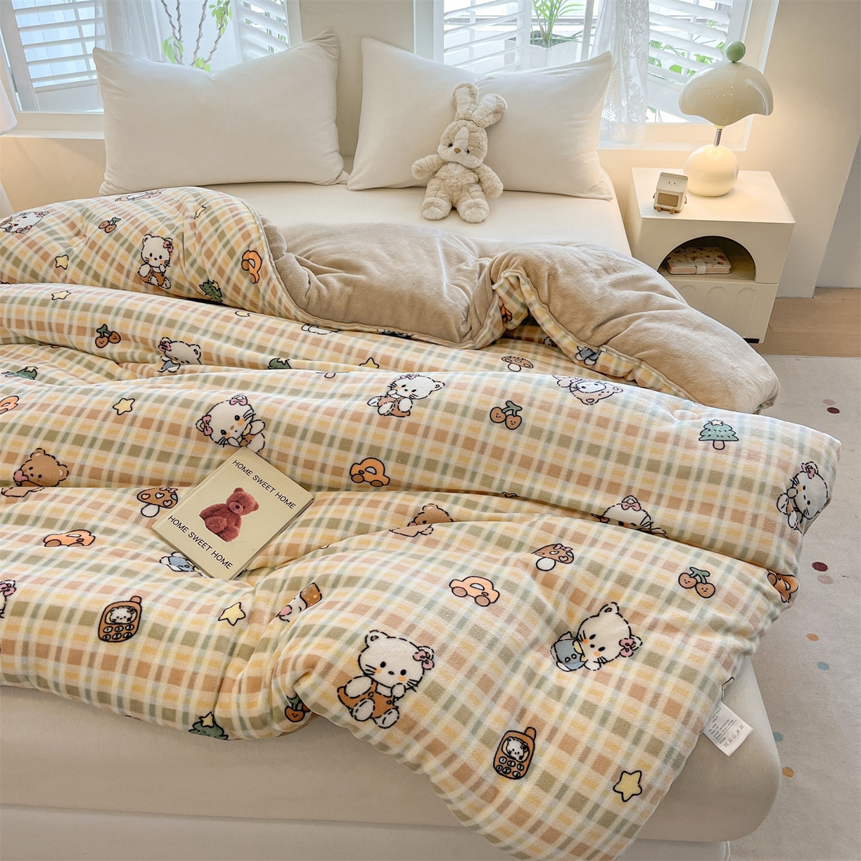 91家纺网 家纺一手货源 找家纺 换种生活 2025新款A类牛奶绒夹棉冬被被子被芯 假日喵喵