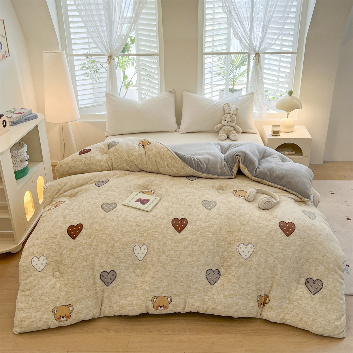 91家纺网 家纺一手货源 找家纺 换种生活 2025新款A类牛奶绒夹棉冬被被子被芯 妮蔻熊