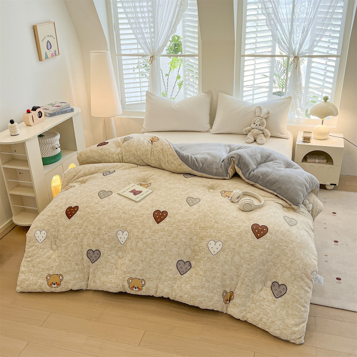 91家纺网 家纺一手货源 找家纺 换种生活 2025新款A类牛奶绒夹棉冬被被子被芯 妮蔻熊