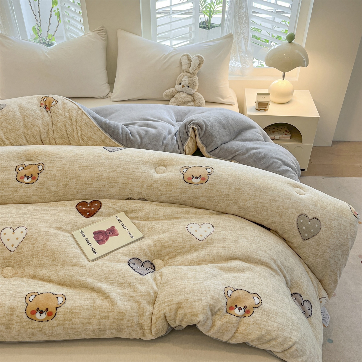 91家纺网 家纺一手货源 找家纺 换种生活 2025新款A类牛奶绒夹棉冬被被子被芯 妮蔻熊