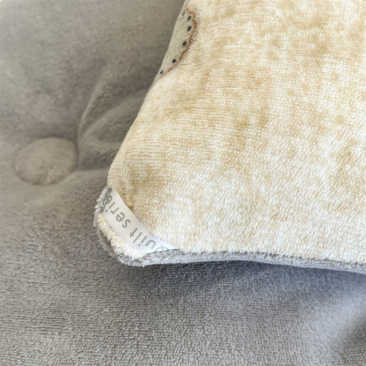 91家纺网 家纺一手货源 找家纺 换种生活 2025新款A类牛奶绒夹棉冬被被子被芯 妮蔻熊