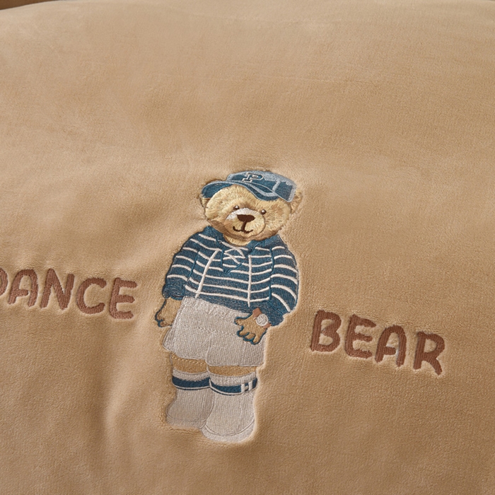 91家纺网 家纺一手货源 找家纺 牵依 2025新款高克重绣花牛奶绒四件套 可可熊-奶咖