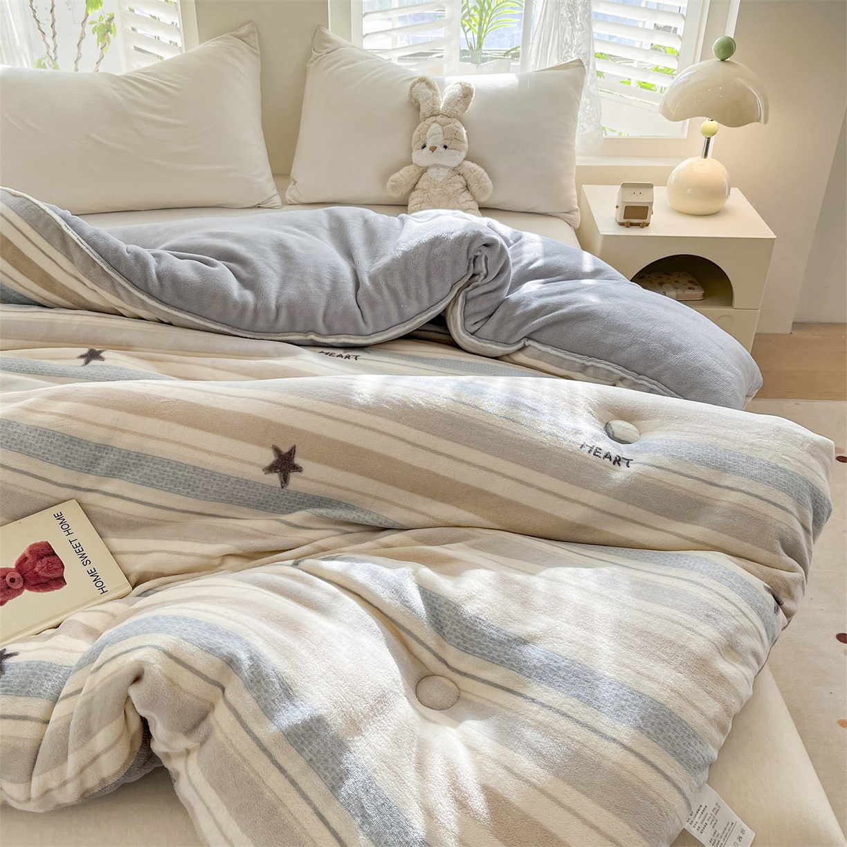 91家纺网 家纺一手货源 找家纺 换种生活 2025新款A类牛奶绒夹棉冬被被子被芯 派大星