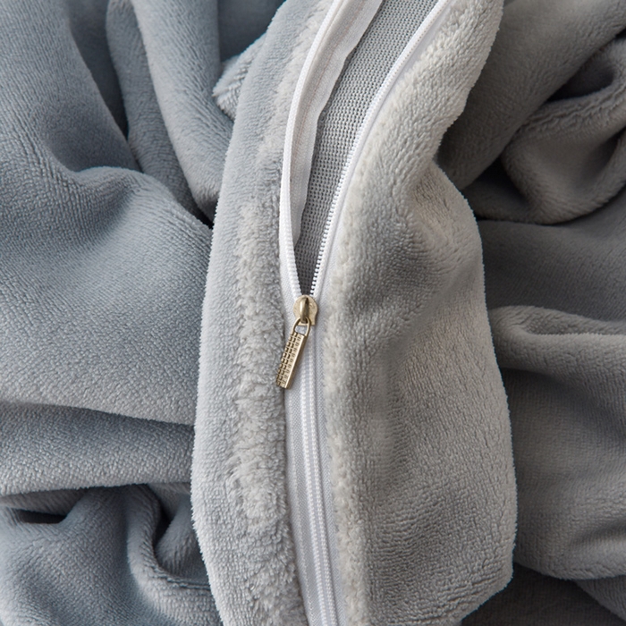 91家纺网 家纺一手货源 找家纺 牵依 2025新款高克重绣花牛奶绒四件套 可可熊-浅灰