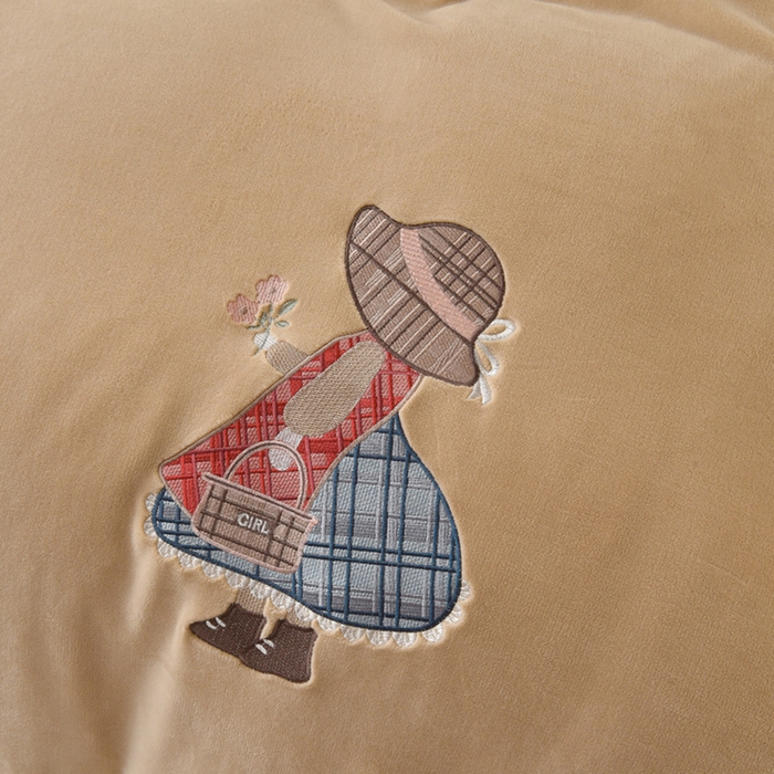 91家纺网 家纺一手货源 找家纺 牵依 2025新款高克重绣花牛奶绒四件套 苏姑娘-奶咖