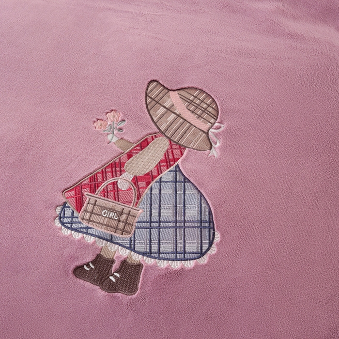 91家纺网 家纺一手货源 找家纺 牵依 2025新款高克重绣花牛奶绒四件套 苏姑娘-浅紫