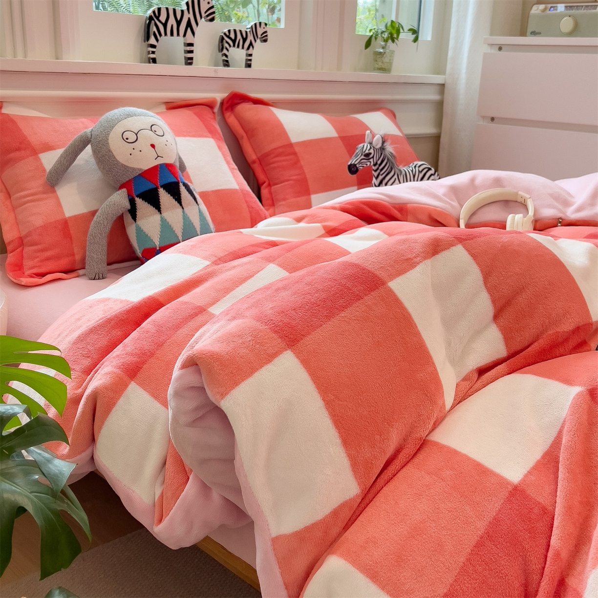 91家纺网 家纺一手货源 找家纺 （总）曲之慕 2025新款A类牛奶绒简约无印风格子四件套