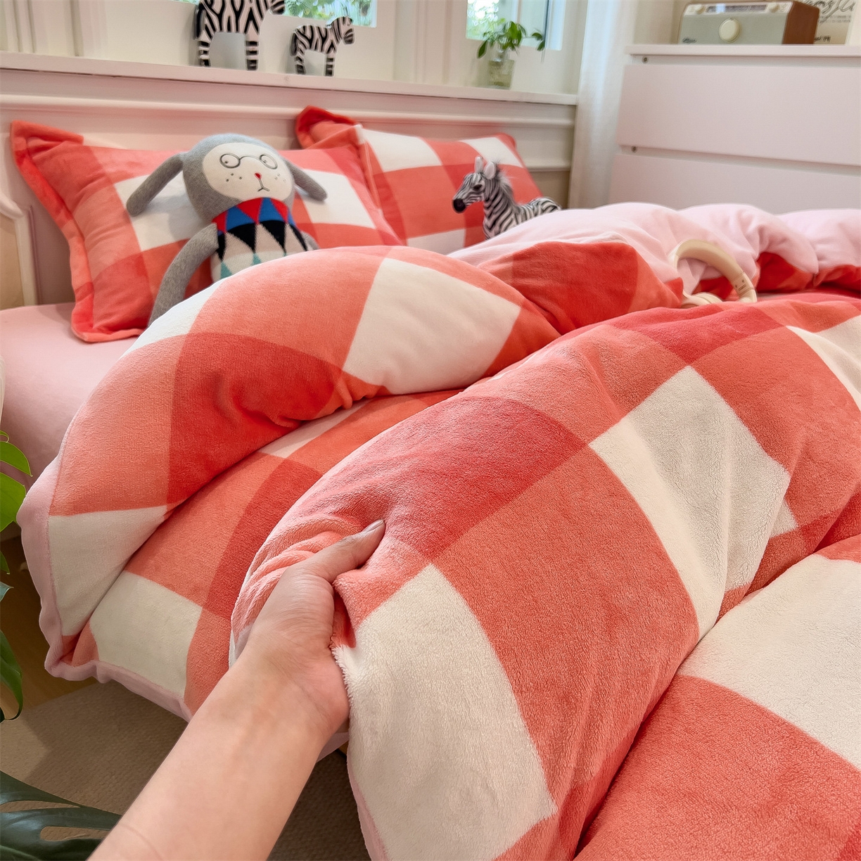 91家纺网 家纺一手货源 找家纺 （总）曲之慕 2025新款A类牛奶绒简约无印风格子四件套