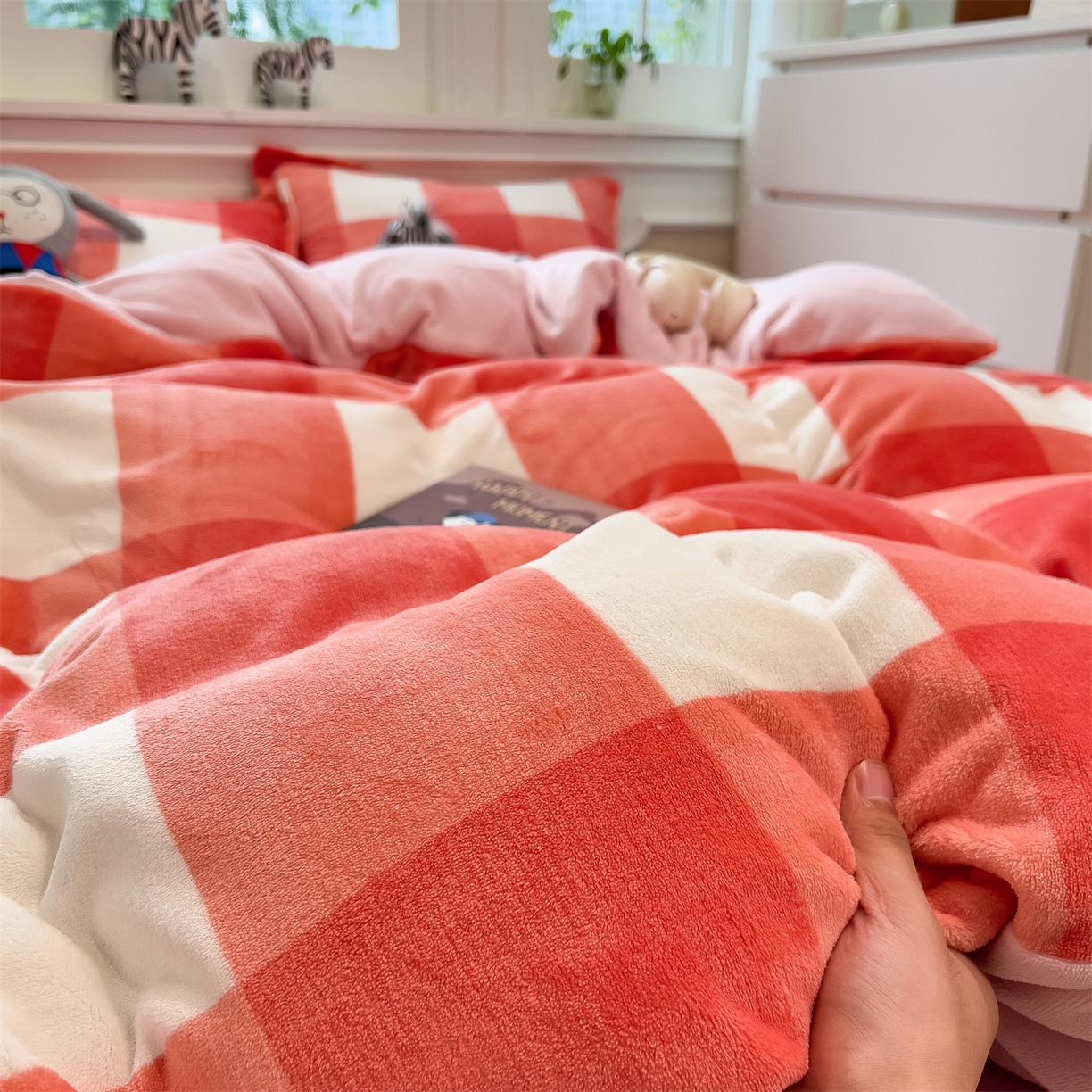 91家纺网 家纺一手货源 找家纺 （总）曲之慕 2025新款A类牛奶绒简约无印风格子四件套