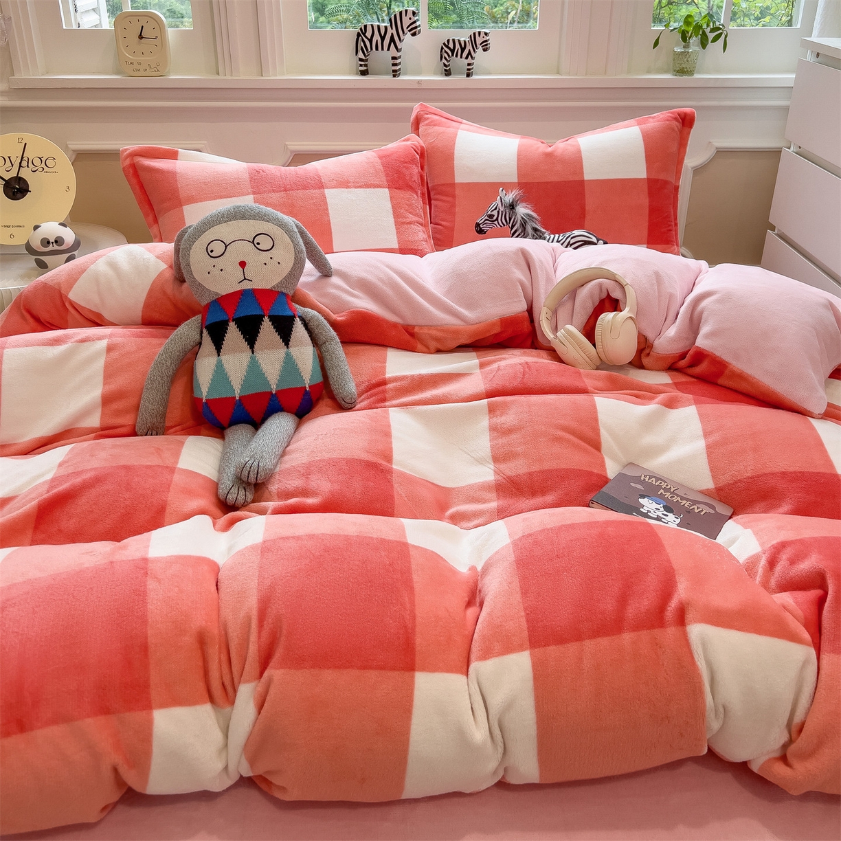 91家纺网 家纺一手货源 找家纺 （总）曲之慕 2025新款A类牛奶绒简约无印风格子四件套