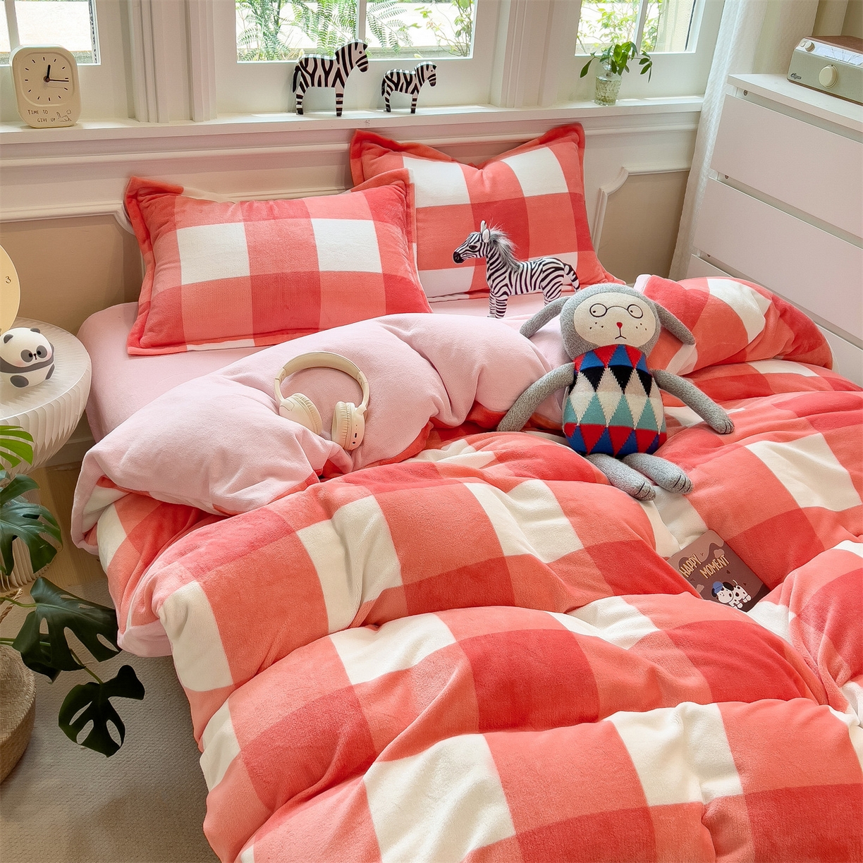 91家纺网 家纺一手货源 找家纺 （总）曲之慕 2025新款A类牛奶绒简约无印风格子四件套