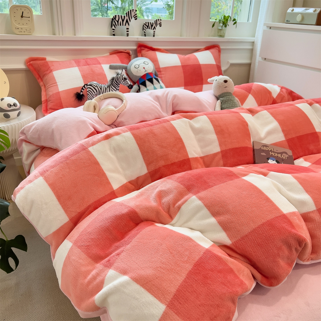 91家纺网 家纺一手货源 找家纺 （总）曲之慕 2025新款A类牛奶绒简约无印风格子四件套