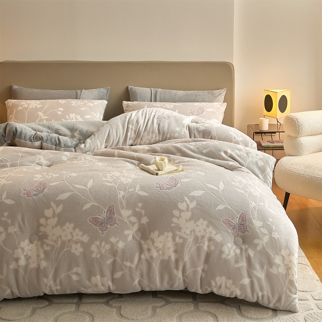 91家纺网 家纺一手货源 找家纺 换种生活 2025新款A类立体雕花绒冬被被子被芯 蝶舞花漾-浅绿