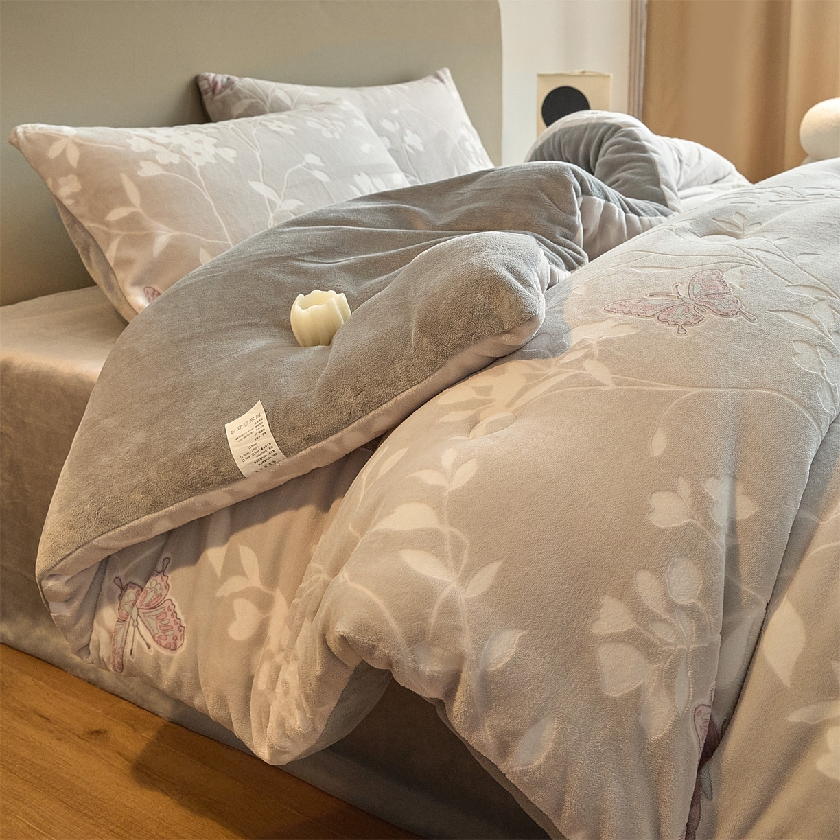 91家纺网 家纺一手货源 找家纺 换种生活 2025新款A类立体雕花绒冬被被子被芯 蝶舞花漾-浅绿