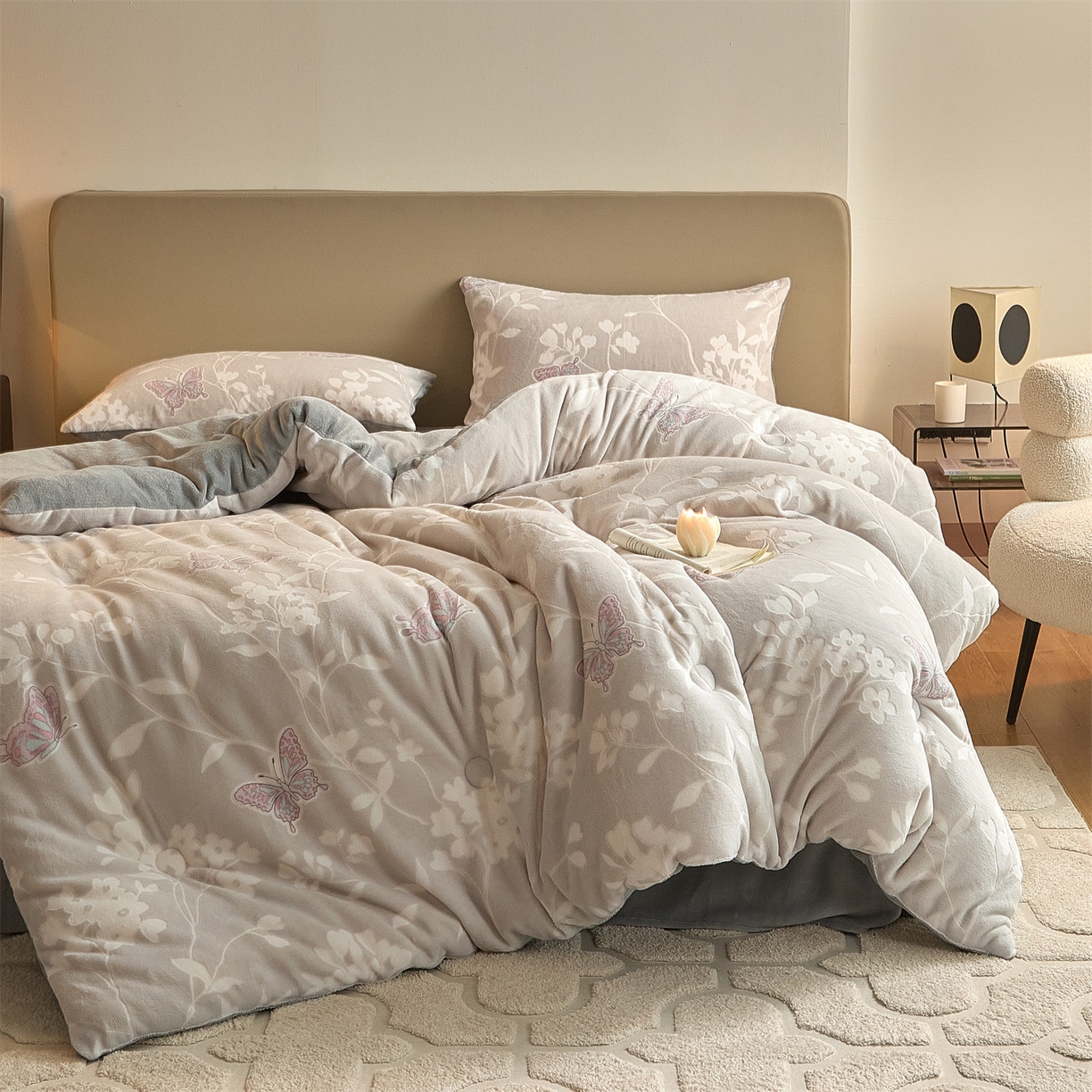 91家纺网 家纺一手货源 找家纺 换种生活 2025新款A类立体雕花绒冬被被子被芯 蝶舞花漾-浅绿