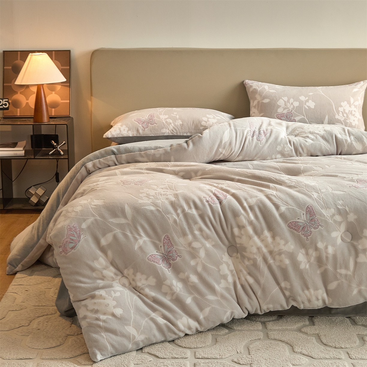 91家纺网 家纺一手货源 找家纺 换种生活 2025新款A类立体雕花绒冬被被子被芯 蝶舞花漾-浅绿