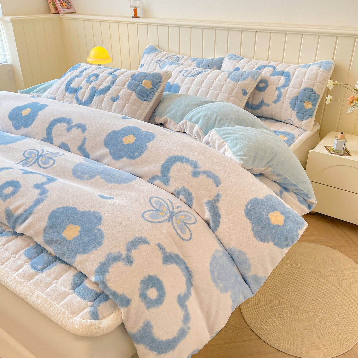 91家纺网 家纺一手货源 找家纺 （总）LIFE.丽芙 2025秋冬新款A类牛奶绒加厚夹棉床褥垫+被套组合四件套