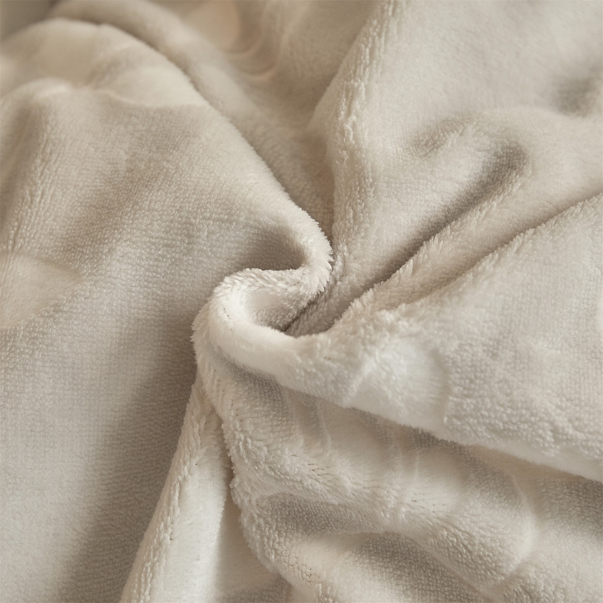 91家纺网 家纺一手货源 找家纺 换种生活 2025新款A类立体雕花绒冬被被子被芯 蝶舞花漾-浅绿