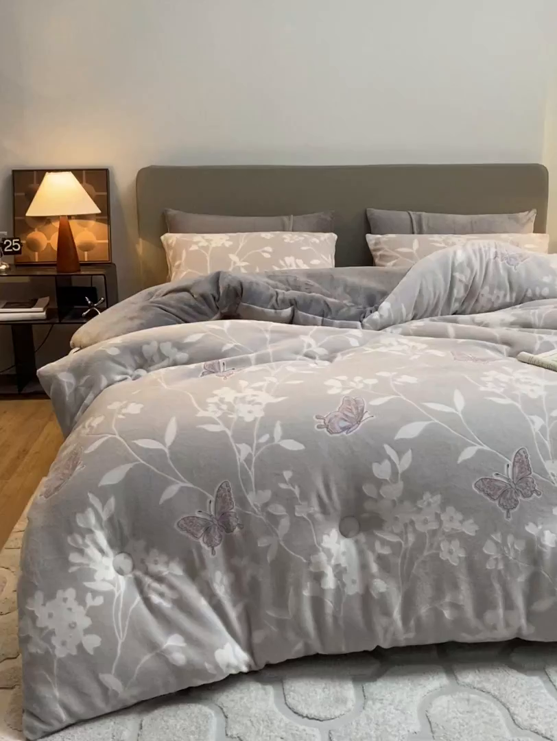 91家纺网 家纺一手货源 找家纺 换种生活 2025新款A类立体雕花绒冬被被子被芯 蝶舞花漾-浅绿