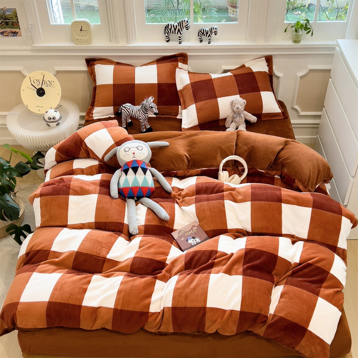 91家纺网 家纺一手货源 找家纺 （总）曲之慕 2025新款A类牛奶绒简约无印风格子四件套