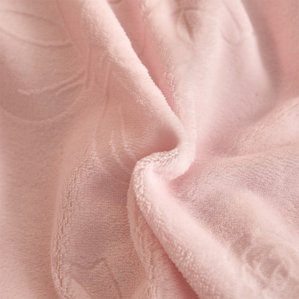 91家纺网 家纺一手货源 找家纺 换种生活 2025新款A类立体雕花绒冬被被子被芯 蝴蝶结-柔粉色