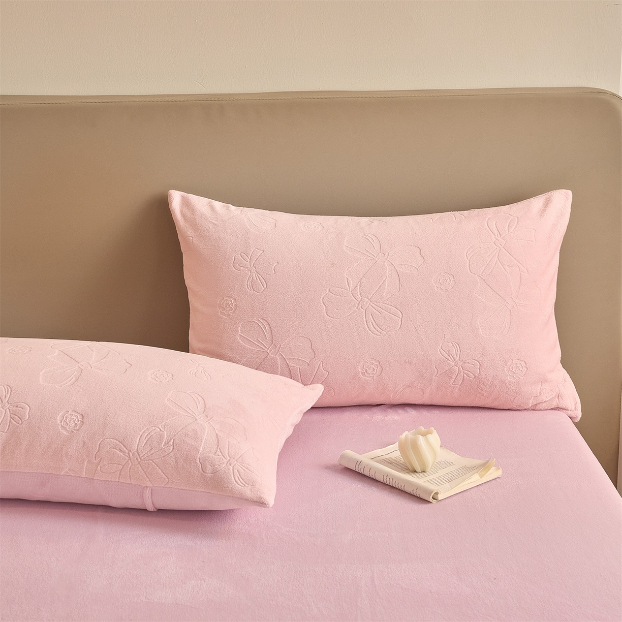 91家纺网 家纺一手货源 找家纺 换种生活 2025新款A类立体雕花绒冬被被子被芯 蝴蝶结-柔粉色