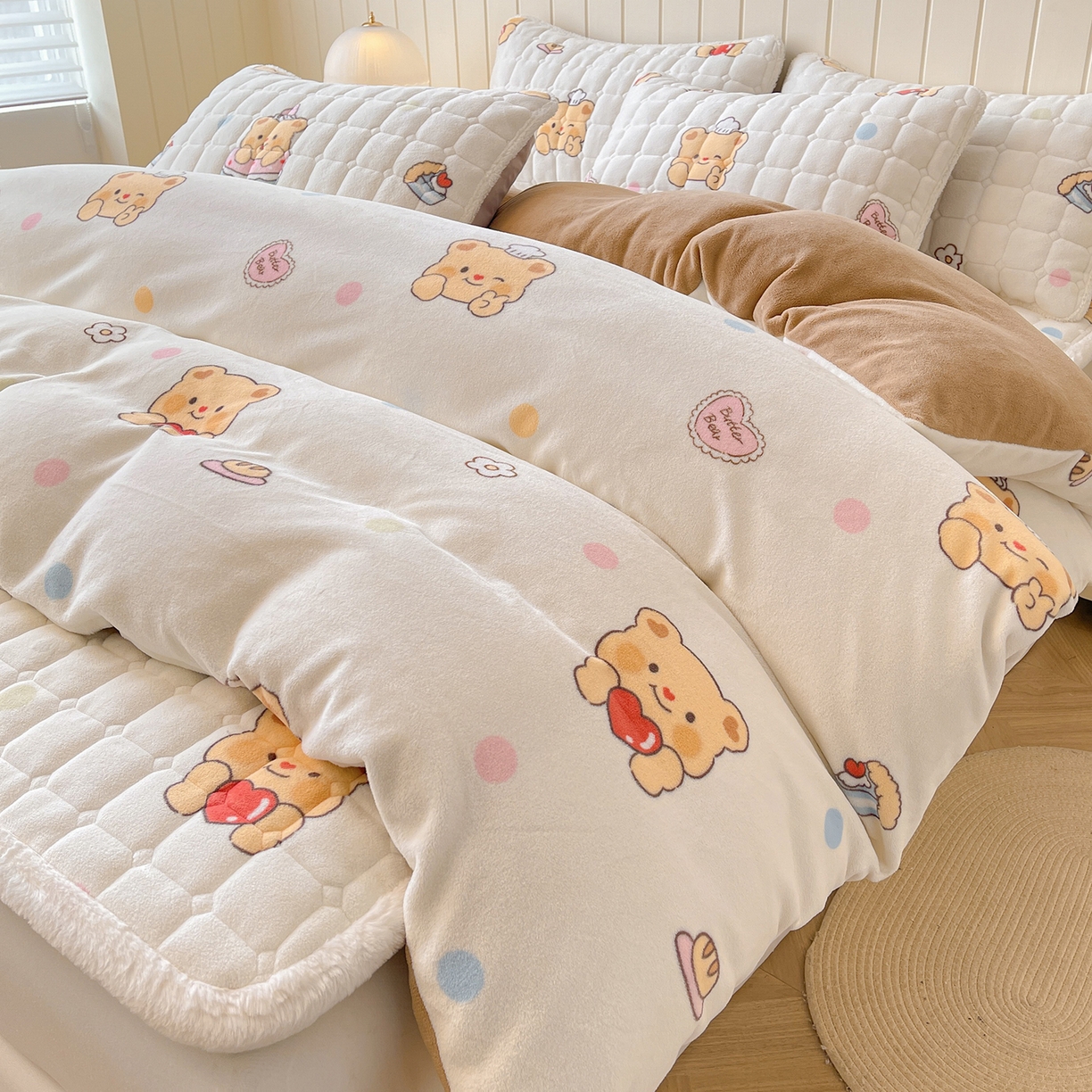 91家纺网 家纺一手货源 找家纺 （总）LIFE.丽芙 2025秋冬新款A类牛奶绒加厚夹棉床褥垫+被套组合四件套