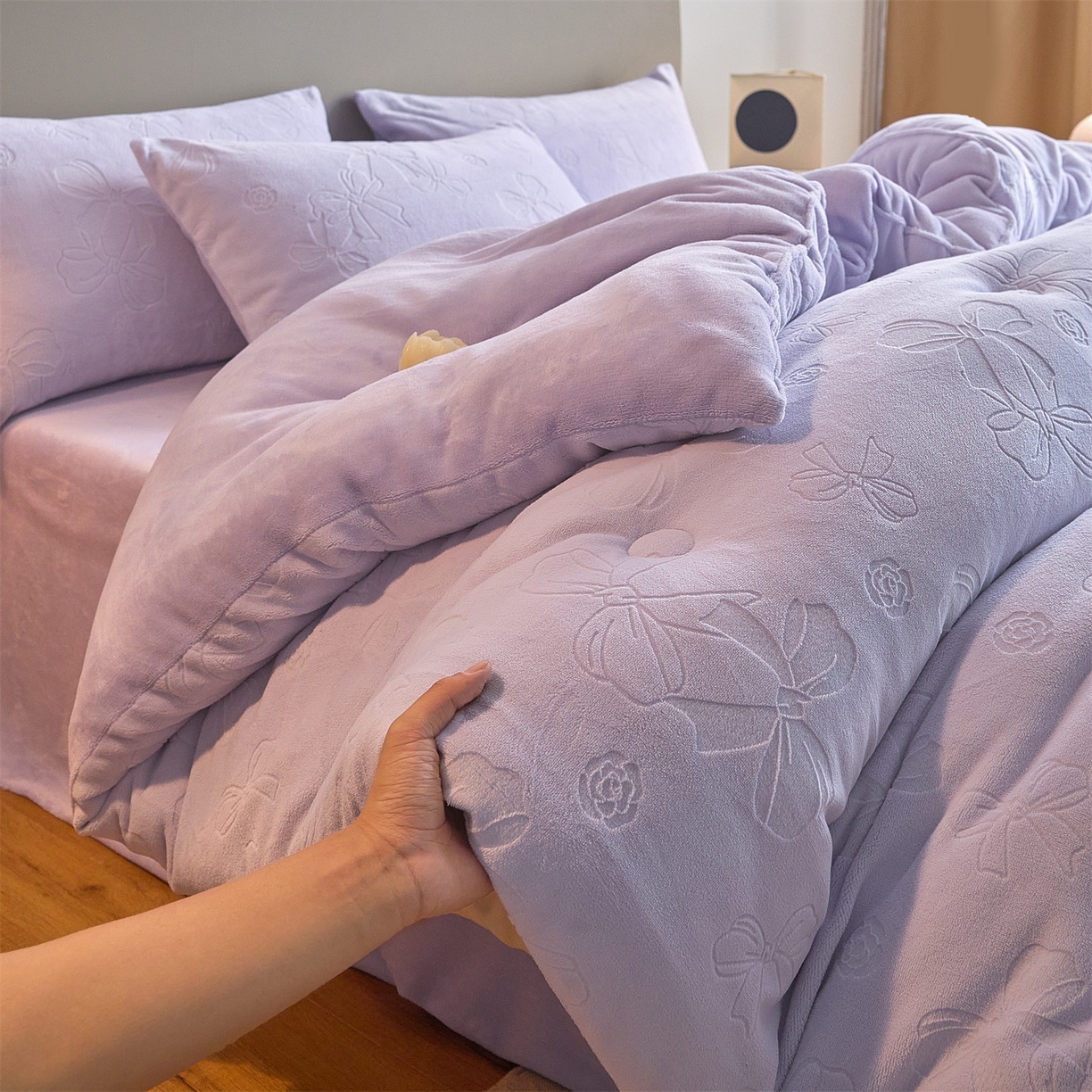 91家纺网 家纺一手货源 找家纺 换种生活 2025新款A类立体雕花绒冬被被子被芯 蝴蝶结-香芋紫