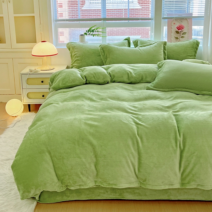 91家纺网 家纺一手货源 找家纺 富馨莱 2025新款牛奶绒纯色双拼四件套 果绿