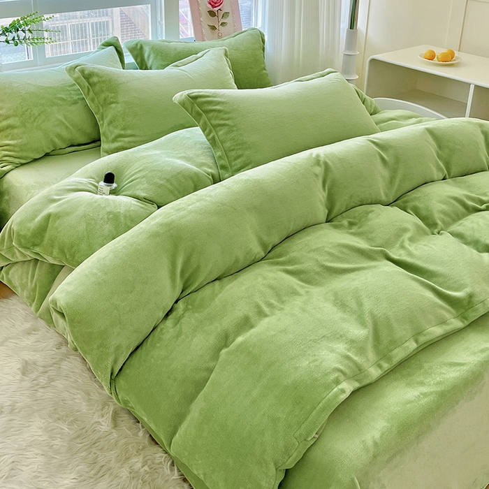 91家纺网 家纺一手货源 找家纺 富馨莱 2025新款牛奶绒纯色双拼四件套 果绿