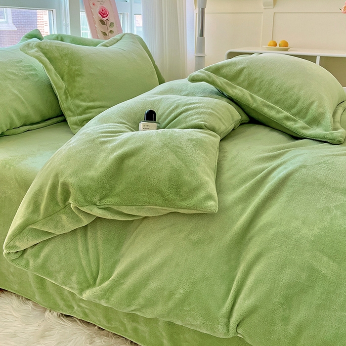 91家纺网 家纺一手货源 找家纺 富馨莱 2025新款牛奶绒纯色双拼四件套 果绿