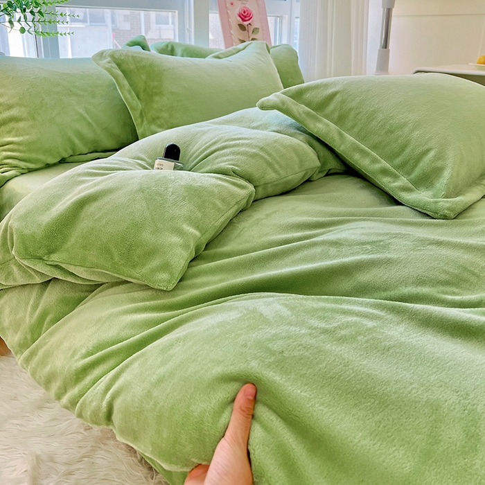 91家纺网 家纺一手货源 找家纺 富馨莱 2025新款牛奶绒纯色双拼四件套 果绿