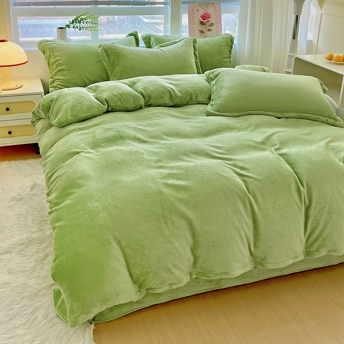 91家纺网 家纺一手货源 找家纺 富馨莱 2025新款牛奶绒纯色双拼四件套 果绿