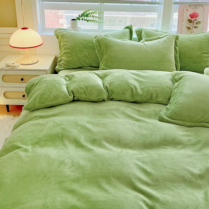 91家纺网 家纺一手货源 找家纺 富馨莱 2025新款牛奶绒纯色双拼四件套 果绿